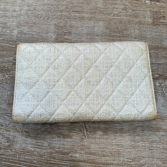 Chanel Off White Quilted Clutch Wallet. - Picture 6 of 8
